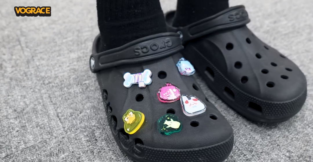 What are shoe charms and hat charms?Got accessories for my Crocs！